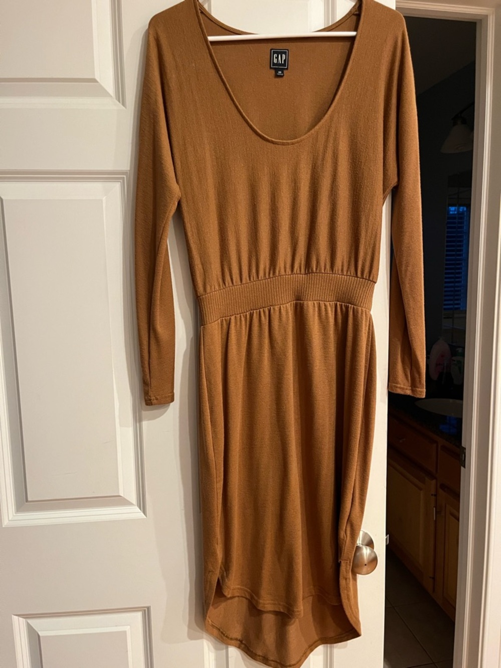 GAP Long Sleeve Scoop-Neck Dress in Caramel Brown XS